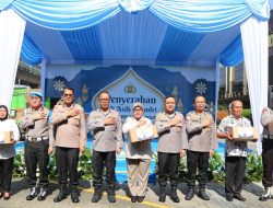 Jelang Lebaran, Kapolri Salurkan Tali Asih dan Sembako kepada Personel Polri