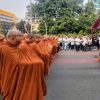 Menag bersama 75 Bhikkhu dan Ribuan Umat Buddha Meriahkan Pindapata Nasional 2026 dengan Aksi Sosial